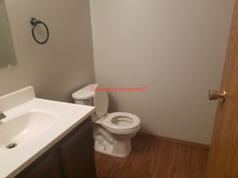 Building Photo - 918 9th Ave SE