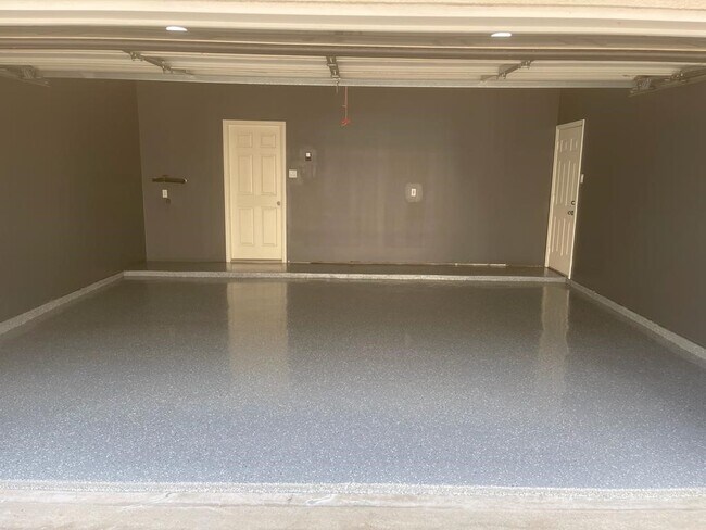 Building Photo - 7150 Windwater Pkwy N