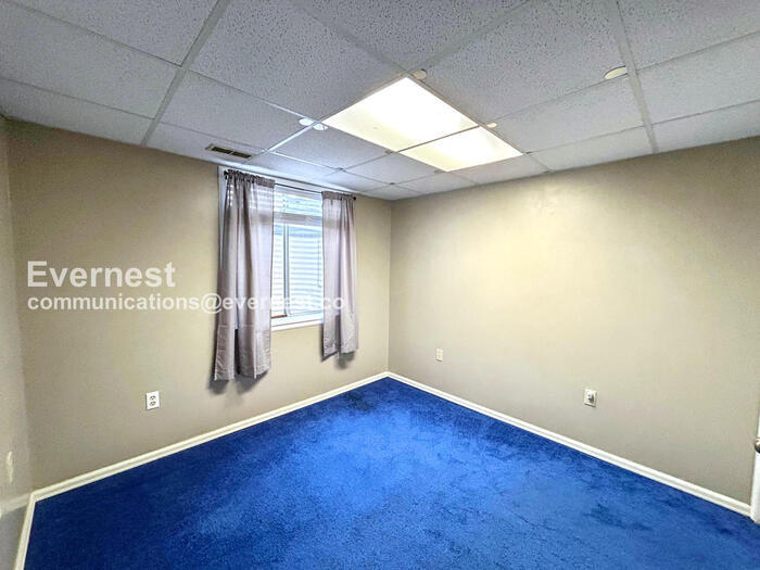 Building Photo - 6655 Lonsdale Dr