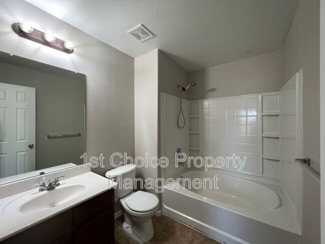 Building Photo - 2421 Clairborne Dr