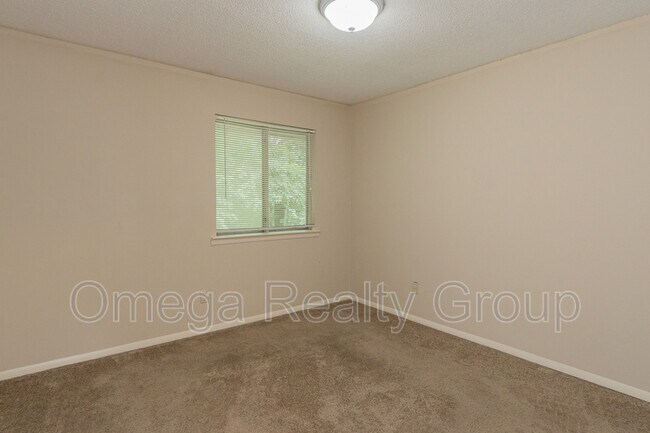 Building Photo - 1700 14th Ave E