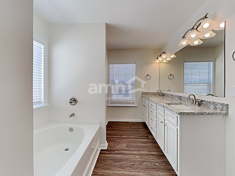 Building Photo - 633 Sunflower Dr