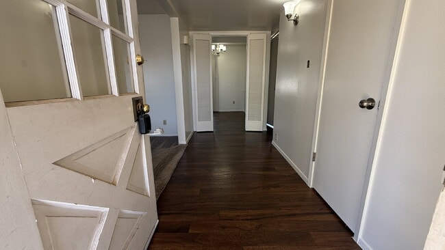 Building Photo - "Charming 2-Bed, 2-Bath Oasis in Phoenix -...