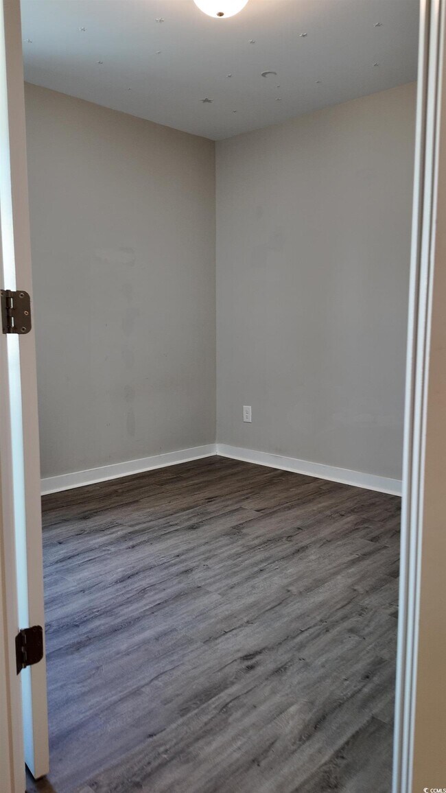 Building Photo - 1561 Heirloom Dr