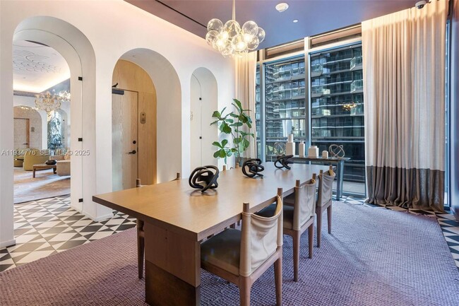 Building Photo - 801 S Miami Ave