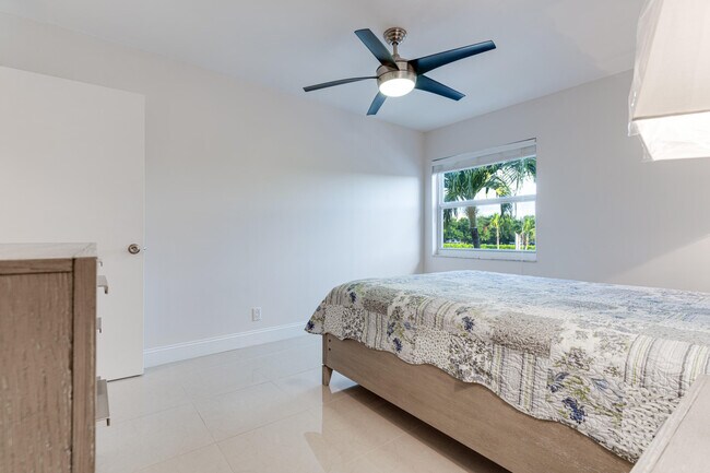 Building Photo - 509 Capri Dr