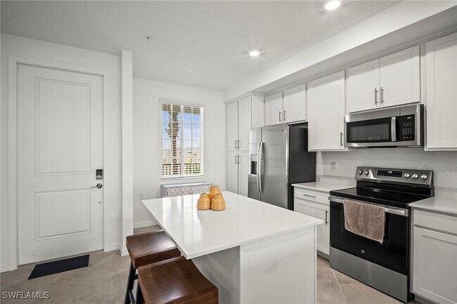 Building Photo - 15285 Grn Acrs Ave