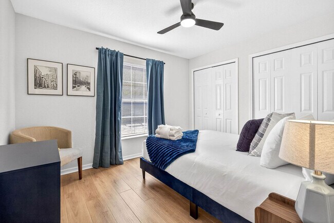 Building Photo - 310 W Warren Ave