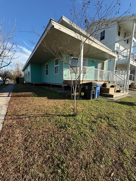 Front yard - 1741 Jourdan Ave