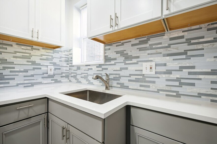 Building Photo - 1110 3rd St NE