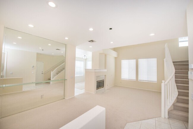 Building Photo - Make this your home