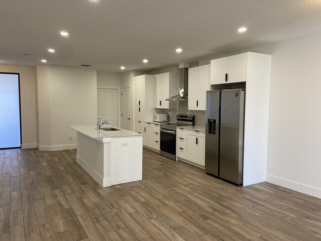 Building Photo - 401 Bella Sol Way