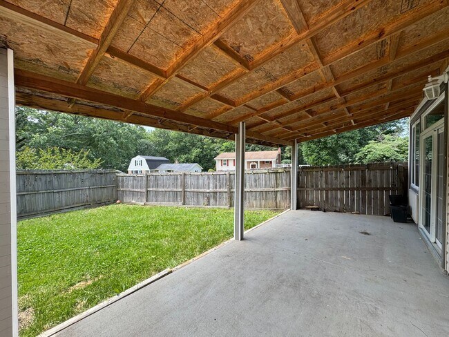 Building Photo - Relaxing 3 Bed 2.5 Bath Single Family Home...