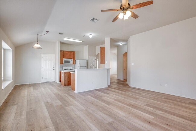 Building Photo - 1538 Haynie Bend