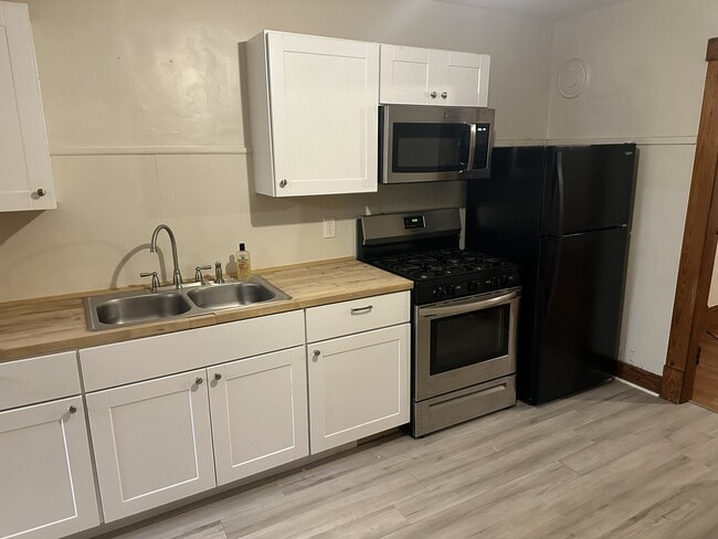 Building Photo - 32 Highland Ave