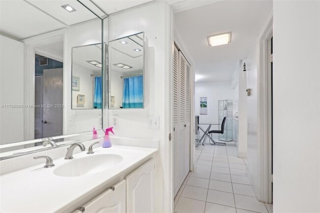 Building Photo - 1210 Bahama Bend