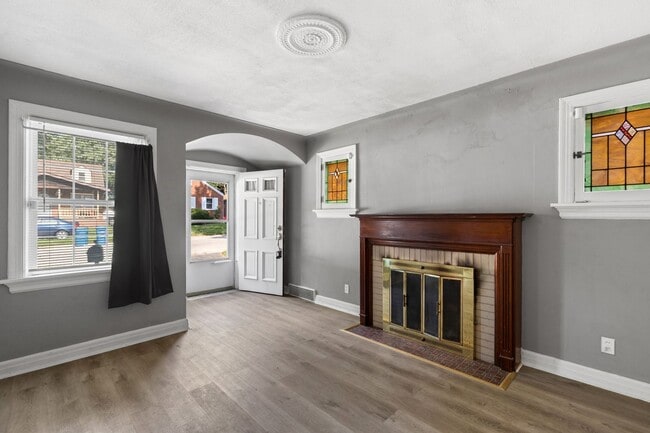 Building Photo - 10050 Diamond Dr