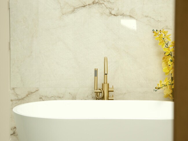 Building Photo - 1017 Tamarind Rd