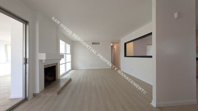 Building Photo - Spacious 3-Bedroom, 2-Bath Home Near the B...