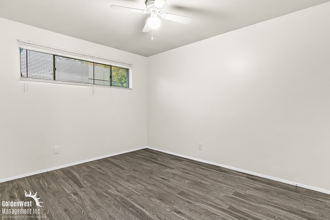 Building Photo - Charming 2Bdm 1Ba Apartment in Phoenix - MI Special