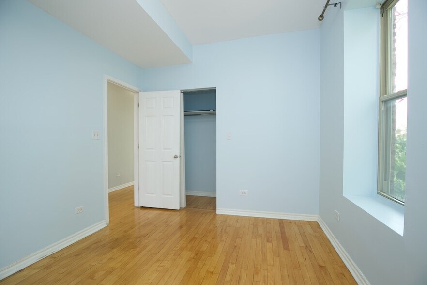 Building Photo - 2531 N Kildare Ave