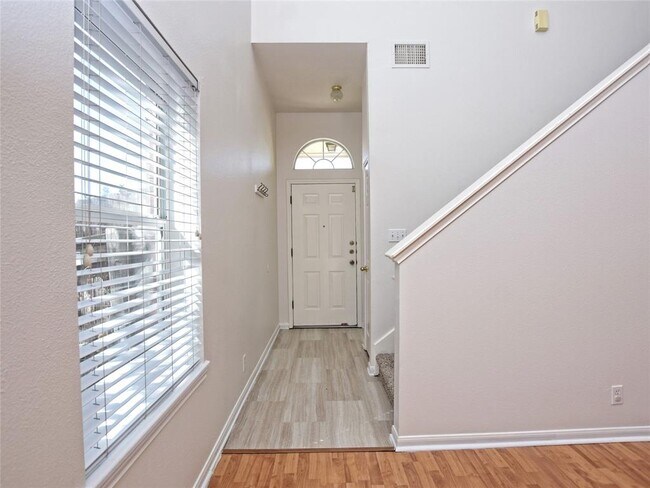 Building Photo - 305 N Heatherwilde Blvd