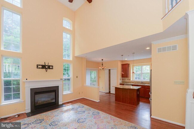 Building Photo - 200 Rolling Hill Dr
