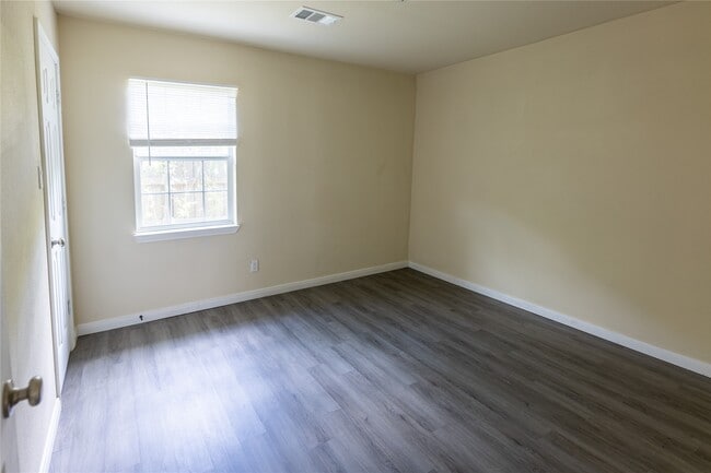 Building Photo - 4942 Bataan Rd