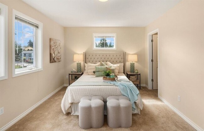 Building Photo - Impeccably Maintained and Wonderfully Updated Kenmore Home with 3 Bed and 2.5 Bath