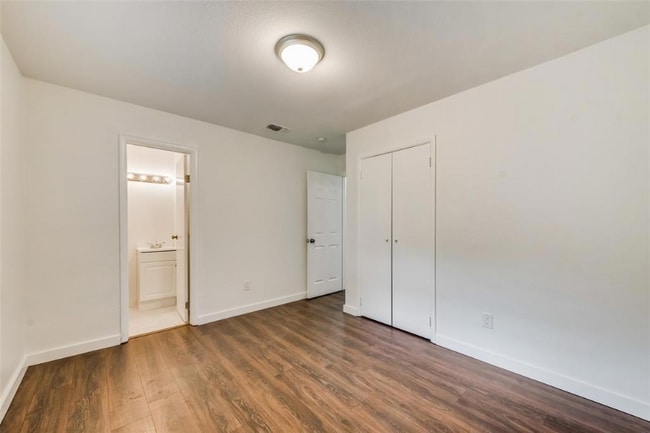 Building Photo - 1110 Wycliff Dr