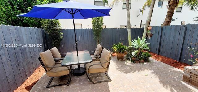 Building Photo - 355 NE 37th Terrace