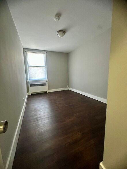 Building Photo - 1321 E Johnson St