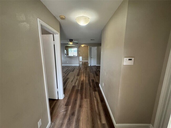 Building Photo - 108 Mesa Dr