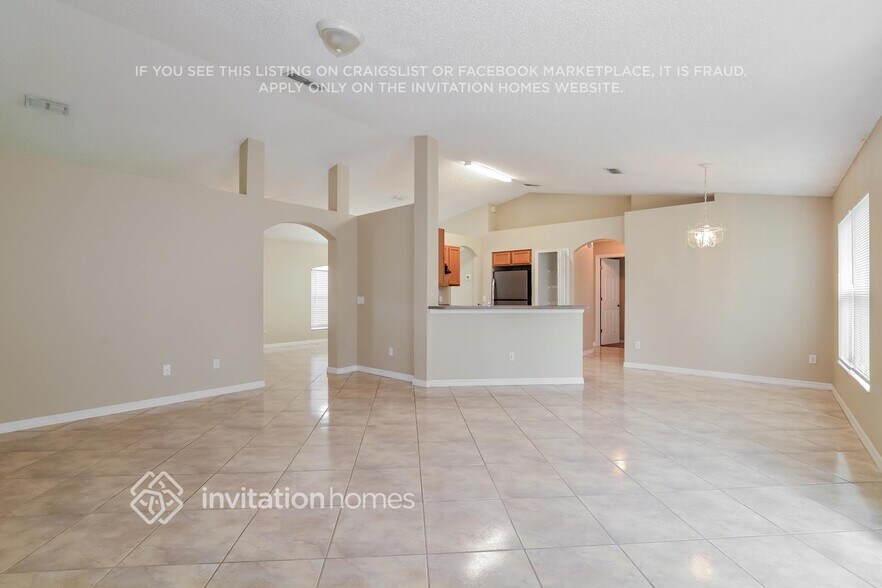 Building Photo - 1300 Navarre Dr
