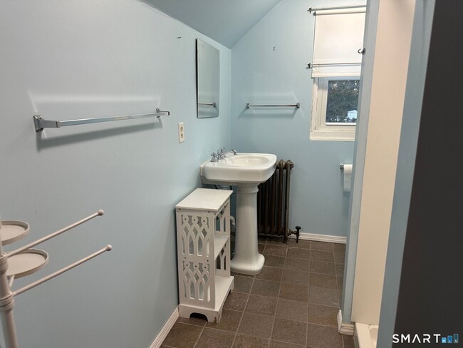 Building Photo - 989 N Farms Rd