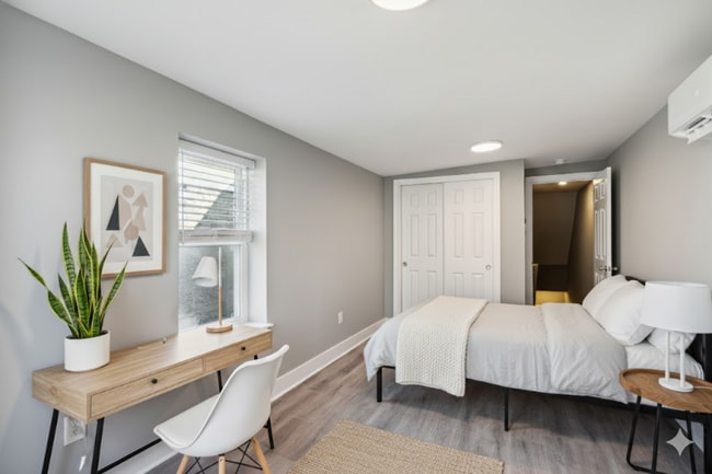 Building Photo - 1223 W Somerset St