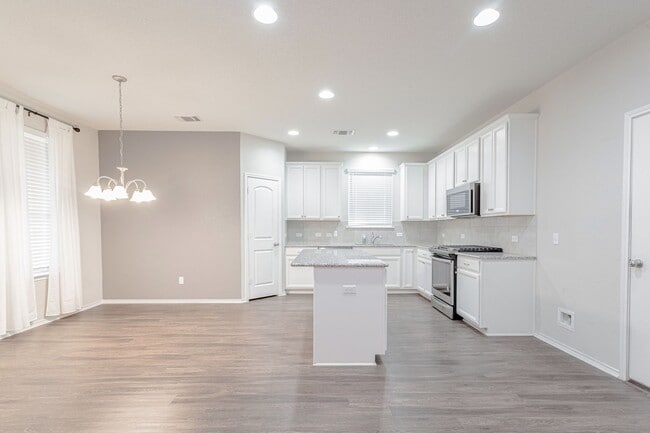 Building Photo - 632 Reinhardt Blvd