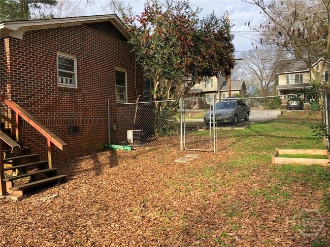 Building Photo - 135 Appleby Dr