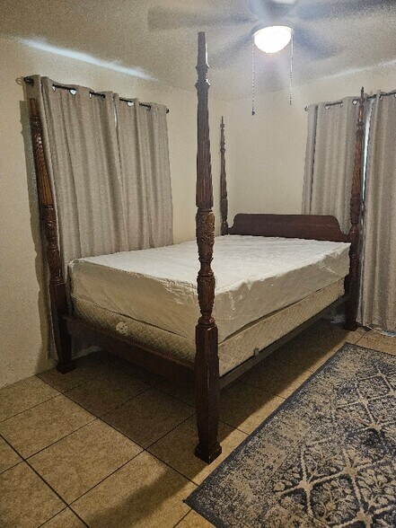 Building Photo - 1548 E 9th St