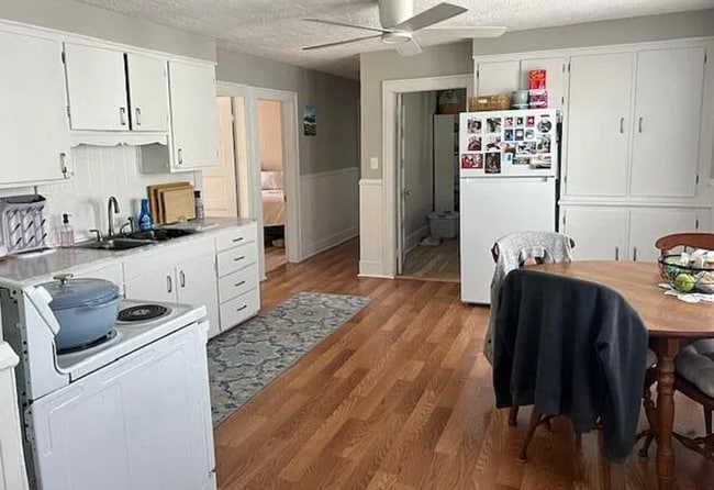 Primary Photo - 100 Green St