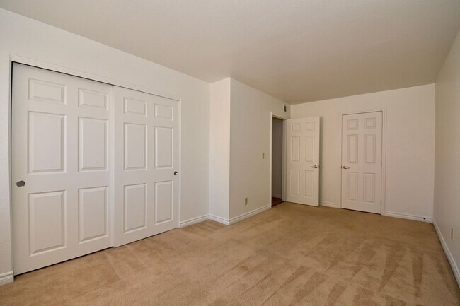 Building Photo - 5499 Indian River Dr