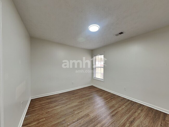 Building Photo - 18 Ludwick Ln