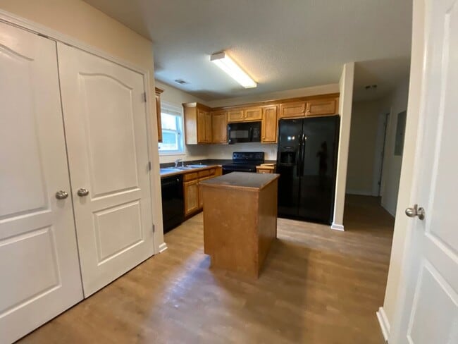 Building Photo - BRIDGEWATER HOME! PRE-LEASING FOR AUGUST 2026!