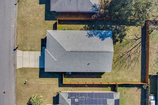 Building Photo - 711 Forgotten Creek Ln