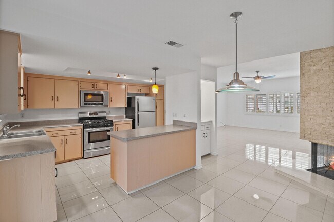 Building Photo - 2518 S Sierra Madre