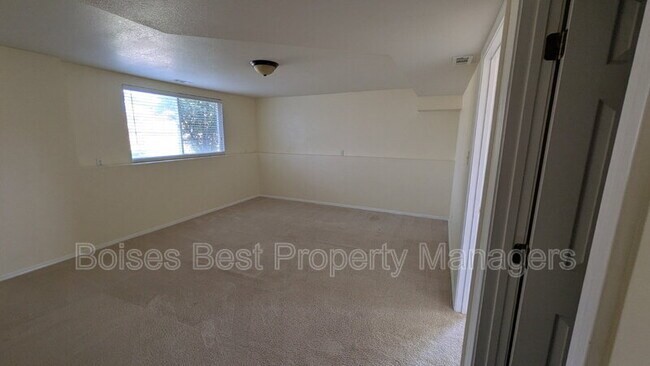 Building Photo - 5734 S Hollyhock Pl