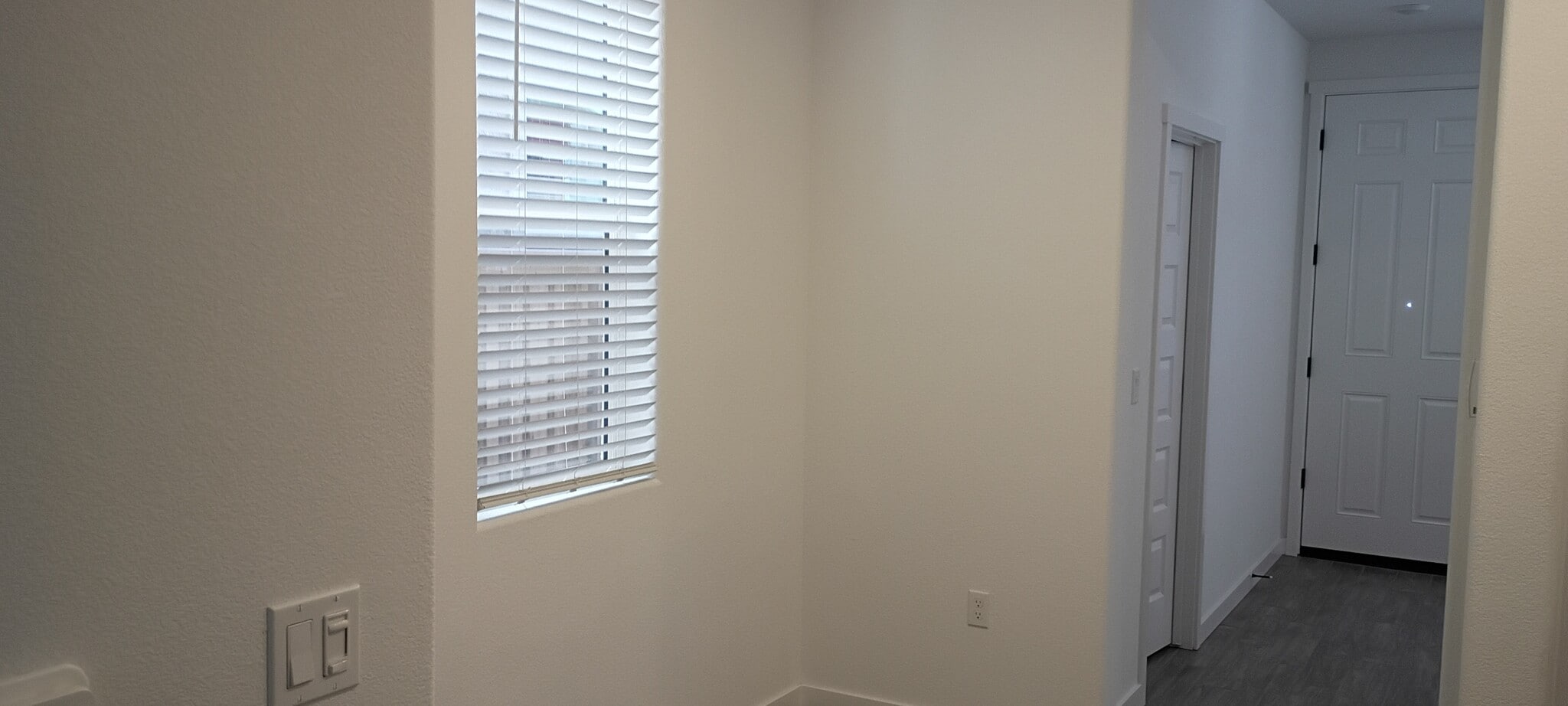 Building Photo - 821 Lake Park Cir