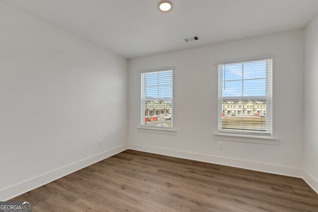 Building Photo - 375 S Port Pkwy