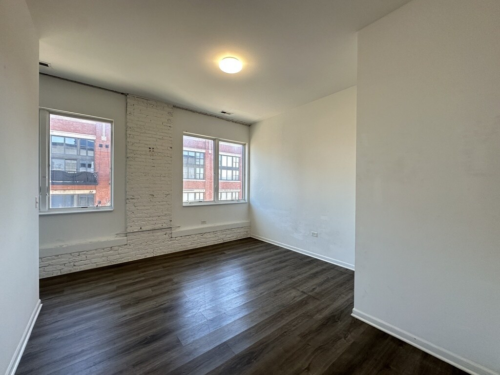 Building Photo - 2550 S Wabash Ave