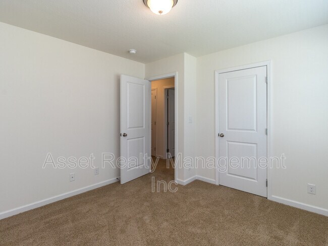Building Photo - 4831 Birchcrest Ln